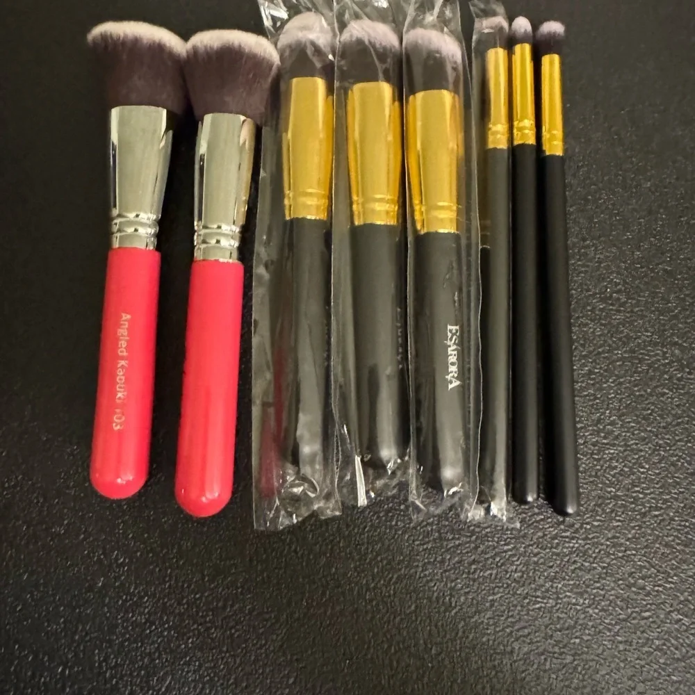 Makeup Brush Set with Pink and Black Handles